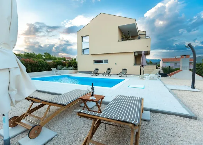 Donna Villa Pridraga